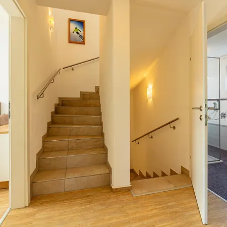 H21 - Modernes 145qm, 4sz, Wellnessbereich Mit Sauna Und Dachterrasse Mit Panoramablick, Kuehlen Und Heizen Mit Geothermie Vakantiehuis