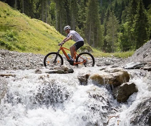 H21 - Modernes 145qm, 4sz, Wellnessbereich Mit Sauna Und Dachterrasse Mit Panoramablick, Kuehlen Und Heizen Mit Geothermie Feriehus *