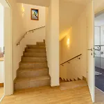 H21 - Modernes 145qm, 4sz, Wellnessbereich Mit Sauna Und Dachterrasse Mit Panoramablick, Kuehlen Und Heizen Mit Geothermie بيت للعطل