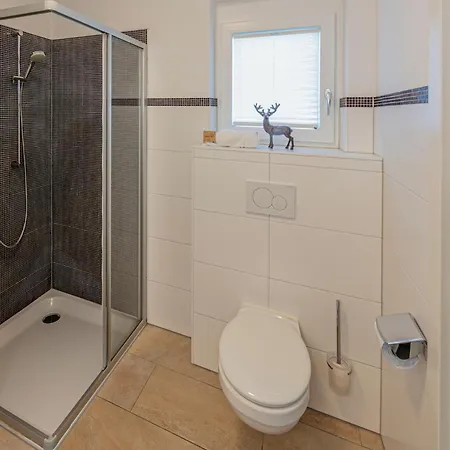 Будинок відпочинку H21 - Modernes 145qm, 4sz, Wellnessbereich Mit Sauna Und Dachterrasse Mit Panoramablick, Kuehlen Und Heizen Mit Geothermie Фюген